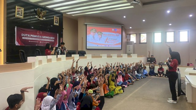 Momentum Sumpah Pemuda Wujudkan Generasi Emas 2045, Duta Pemuda Kota Makassar Latih Kreativitas Anak Jalanan