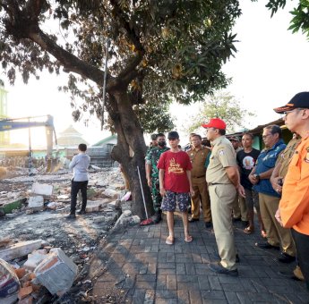 Danny Pomanto Tinjau Lokasi Kebakaran di Baji Gau, Beri Dukungan Moril Bagi Para Korban