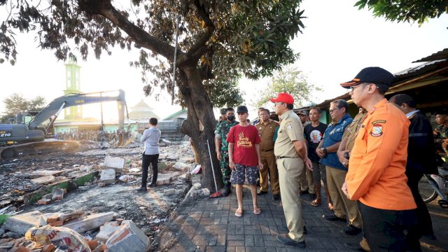 Danny Pomanto Tinjau Lokasi Kebakaran di Baji Gau, Beri Dukungan Moril Bagi Para Korban