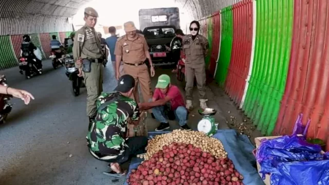 Patroli Rutin Satpol PP Kecamatan Tallo ke PKL Liar