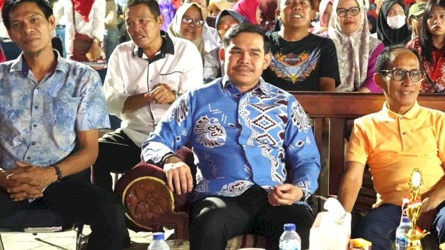 Wakili Walikota Makassar, Camat Mamajang Ari Fadli Buka Malam Puncak Pesta Rakyat di Maricaya Selatan