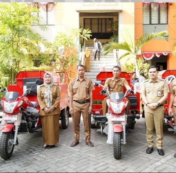 Usai Apel Pagi, Camat Mamajang Bagikan Empat Unit Damtor untuk Kelurahan