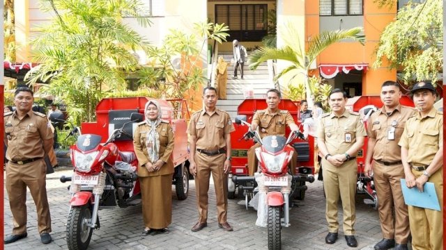 Usai Apel Pagi, Camat Mamajang Bagikan Empat Unit Damtor untuk Kelurahan