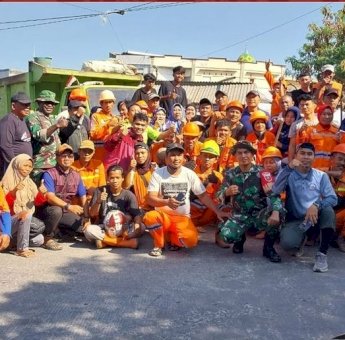 Kelurahan Sambung Jawa Gelar Jumat Bersih, Jadikan Agenda Rutin Warga