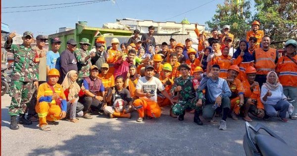 Kelurahan Sambung Jawa Gelar Jumat Bersih, Jadikan Agenda Rutin Warga