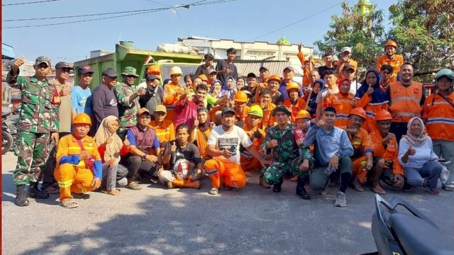 Kelurahan Sambung Jawa Gelar Jumat Bersih, Jadikan Agenda Rutin Warga