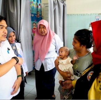 Gerak Cepat Bantu Warga, Camat Mamajang Kunjungi Bayi Penderita Kurang Gizi