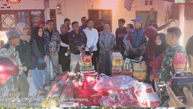 Bersama FKKM, Dinsos Makassar Salurkan Bantuan untuk Korban Kebakaran di Parang