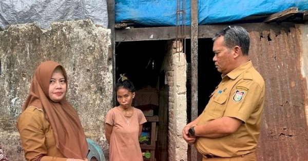 Plt Kadinsos Makassar Turun Langsung Bagikan Bantuan ke Keluarga Anak Stunting