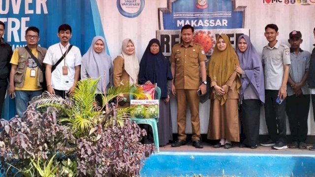 Dinsos Makassar Bagikan Langsung Bantuan Lansia Terlantar di Dua Daerah