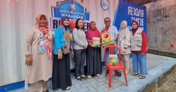 Usai Wajo dan Tallo, Dinsos Makassar Bagikan Langsung Bantuan Lansia Terlantar di Daerah Ini