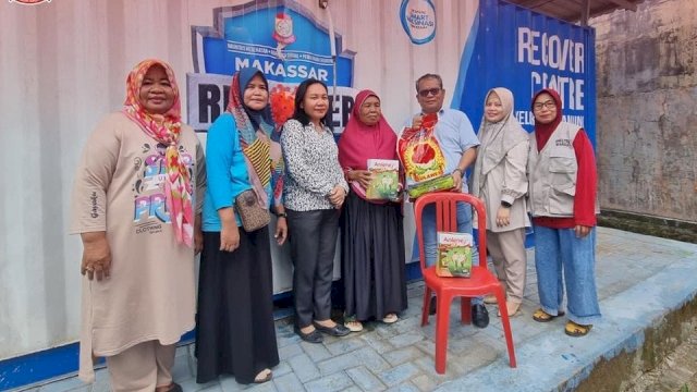 Usai Wajo dan Tallo, Dinsos Makassar Bagikan Langsung Bantuan Lansia Terlantar di Daerah Ini