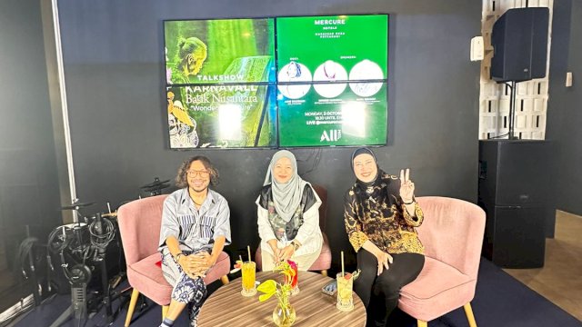 Manajemen Hotel Mercure Nexa Pettarani Makassar Foto Bersama Usai Ikuti Podcast di The Light