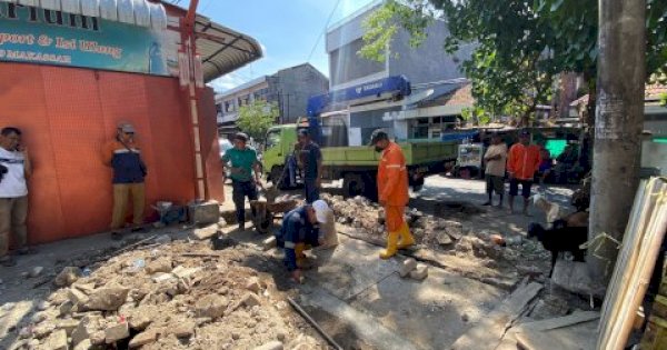 Satgas Pemeliharaan Jalan DPU Makassar Gerak Cepat, Benahi Jalan Rusak di Bandang