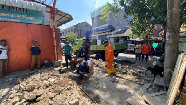 Satgas Pemeliharaan Jalan DPU Makassar Gerak Cepat, Benahi Jalan Rusak di Bandang