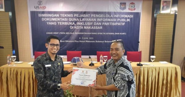 Peserta Terbaik Bimtek, PPID DPU Makassar Raih Penghargaan dari KI Sulsel