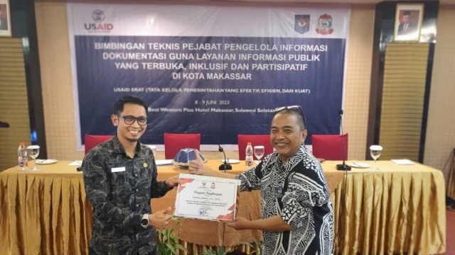 Peserta Terbaik Bimtek, PPID DPU Makassar Raih Penghargaan dari KI Sulsel