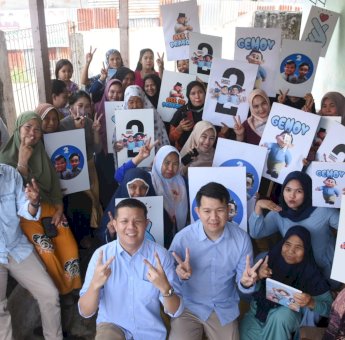 Hari Pertama Kampanye TPD Prabowo-Gibran di Makassar Mulai Tancap Gas, Bagikan Makanan Gratis