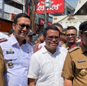 Plt Camat Bontoala Dampingi Gubernur Pantai Harga di Pasar Terong