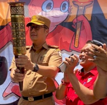 Lahirkan Atlit, Aswin Semangat Terima Kirab Obor Porkot Makassar