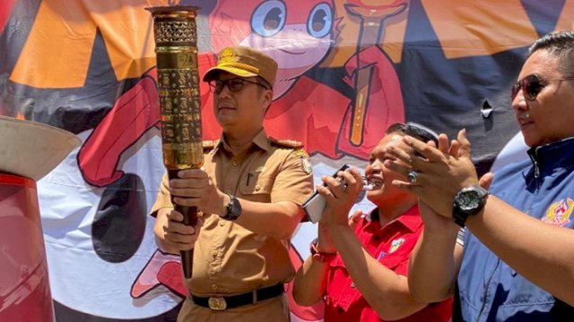 Lahirkan Atlit, Aswin Semangat Terima Kirab Obor Porkot Makassar