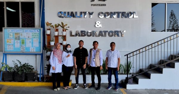 Ambil Sampel, Pastikan Pakan Ternak Penuhi Standar