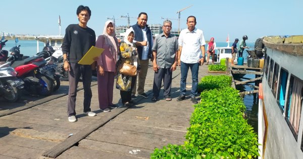 Diterima Langsung Camat Sangkarrang, DP2 Serahkan 3000 Bibit Cabai