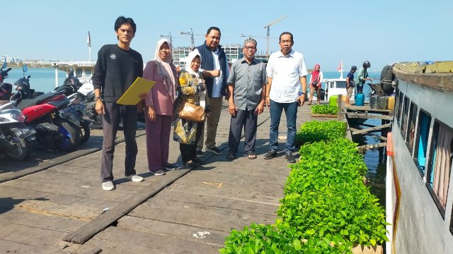 Diterima Langsung Camat Sangkarrang, DP2 Serahkan 3000 Bibit Cabai