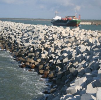 Dinas PU Makassar Bakal Bangun Pemecah Ombak di Tiga Pulau