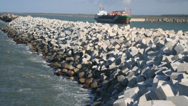 Dinas PU Makassar Bakal Bangun Pemecah Ombak di Tiga Pulau
