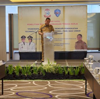 Buka Seminar Hasil Bahas Penerapan E-Commerce Pendekatan TAM bagi UMKM, Begini Arahan Sekertaris Balitbangda Makassar