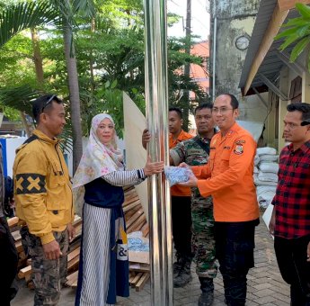 BPBD Serahkan Bantuan Material untuk Korban Angin Kencang di Kampung Lette