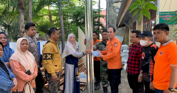 BPBD Serahkan Bantuan Material untuk Korban Angin Kencang di Kampung Lette