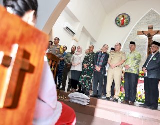 Danny Pomanto dan Pj Gubernur Pantau Pengamanan Malam Natal di Dua Gereja