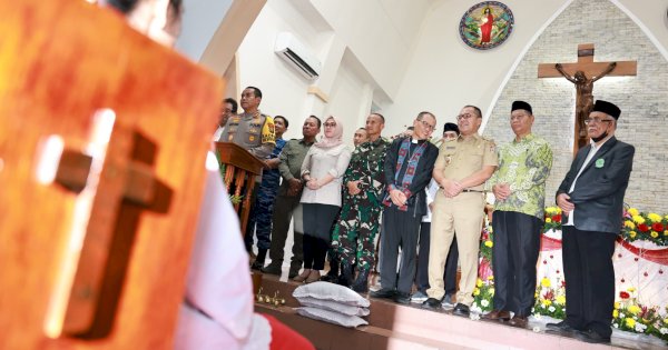 Danny Pomanto dan Pj Gubernur Pantau Pengamanan Malam Natal di Dua Gereja