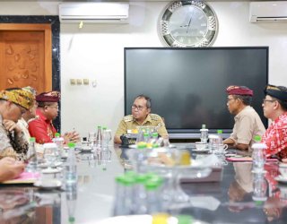 PHDI Peringati 50 Tahun Pura Giri Natha, Danny: Bukti Makassar Kota Inklusif dan Rukun