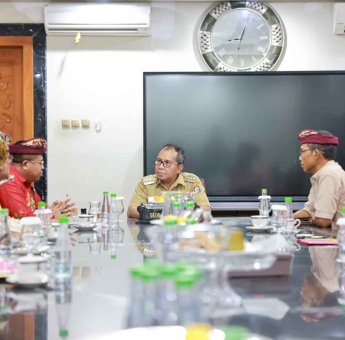 PHDI Peringati 50 Tahun Pura Giri Natha, Danny: Bukti Makassar Kota Inklusif dan Rukun