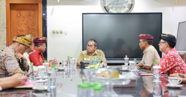 PHDI Peringati 50 Tahun Pura Giri Natha, Danny: Bukti Makassar Kota Inklusif dan Rukun