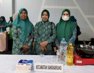 Ketua TP PKK Sangkarrang Ikut Lomba Masak Pangan Lokal