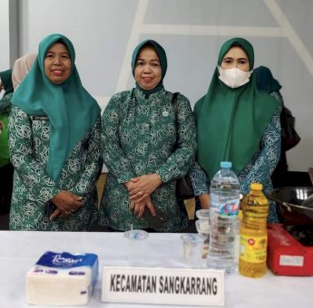 Ketua TP PKK Sangkarrang Ikut Lomba Masak Pangan Lokal