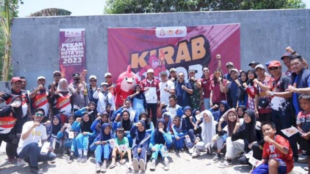 Dukung Porkot Makassar, Ramli Lallo Terima Obor