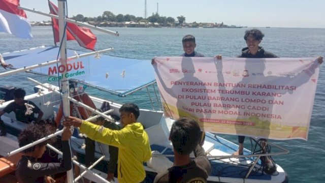 Kecamatan Sangkarrang Terima Bantuan Alat Rehabilitasi Coral Garden