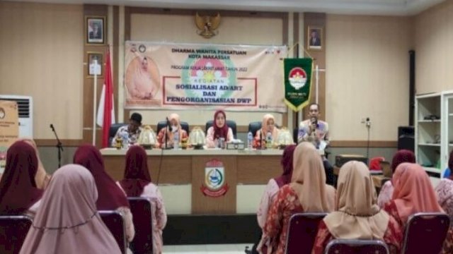 Ramli Lallo Buka Sosialisasi ADRT Pengurus DWP Sangkarrang