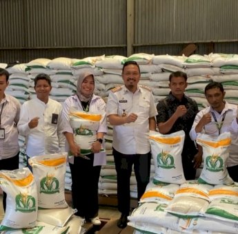 Pastikan Berkualitas, Mahyuddin Lakukan Pengecekan Langsung ke Bulog