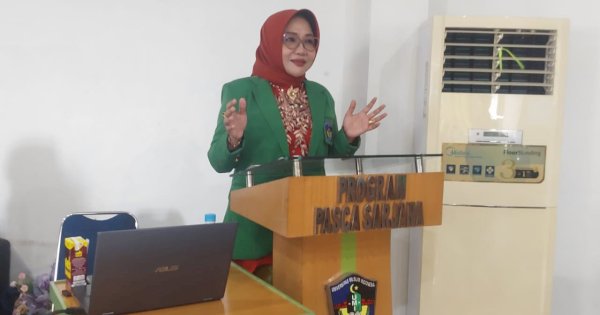 Teliti Kepemimpinan Transformasional UINAM, Nurmiati Raih Doktor Cumlaude