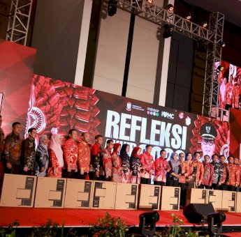 Refleksi Akhir Tahun: Dinas Kominfo Makassar Serahkan Komputer Kontainer Terpadu ke 15 Kecamatan