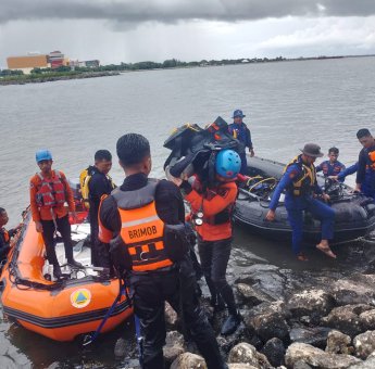 Tim SAR Lanjutkan Pencarian Korban Kapal Terbalik, BPBD Turunkan Drone Bawah Laut