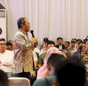 Danny Pomanto Puji Satgas Kebersihan Ujung Tanah