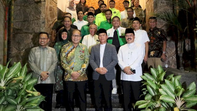 Wali Kota Makassar Moh Ramdhan Pomanto sebagai Pembina Partai Politik di Kota Makassar menjamu Plt Ketua Umum DPP PPP H Muhamad Mardiono di Amirullah, Jumat (26/1) malam || istimewa 
