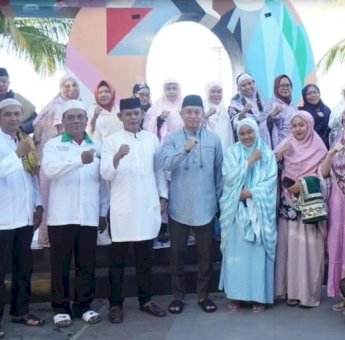 Camat Ujung Tanah Ikuti Sholat Subuh Berjamaah dan Tabligh Akbar Pemerintah Kota Makassar